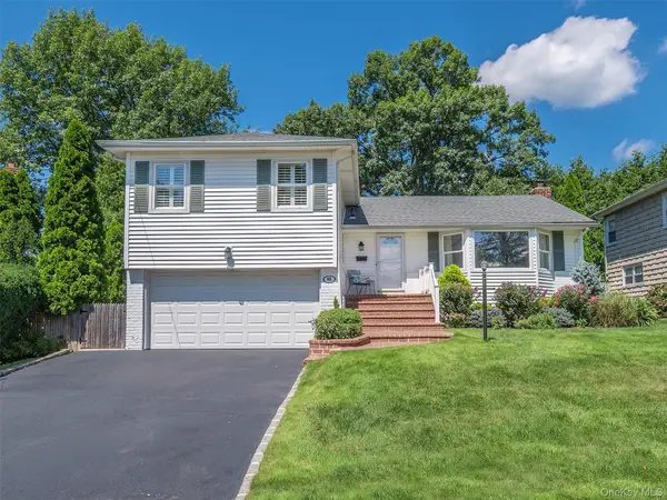 65 Essex Court, Port Washington, NY 11050