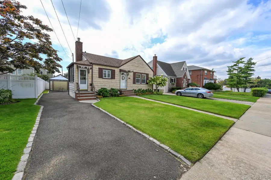 1073 Hancock Avenue, Franklin Square, NY 11010 - #2