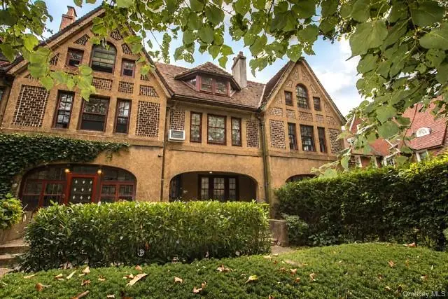 52 Slocum Crescent, Forest Hills, NY 11375 - #1