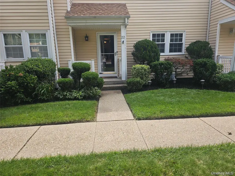 22 Chase Commons, Yaphank, NY 11980 - #2