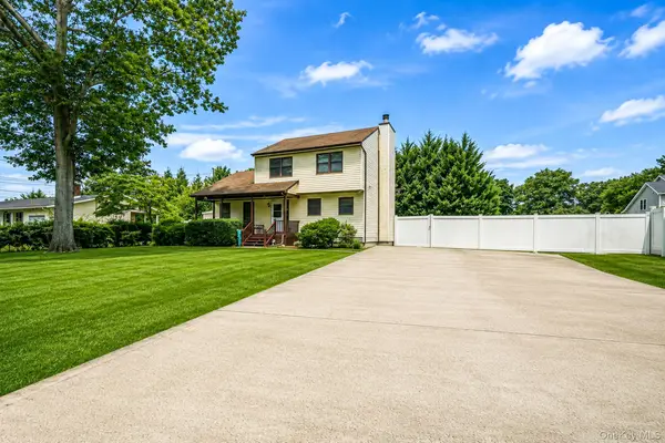 14 Roosevelt Avenue, Nesconset, NY 11767