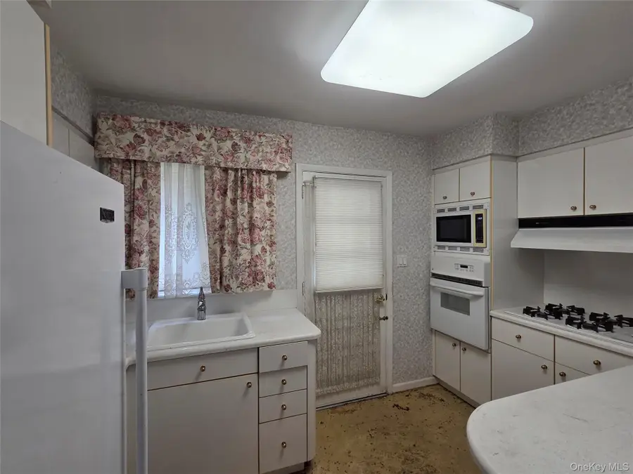 42 Sheridan Street, Huntington, NY 11743 - #2