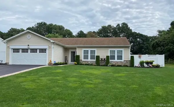 32 Pondview Circle, Shirley, NY 11967