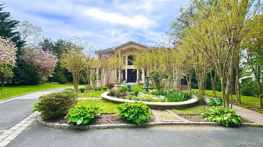 527 Manhasset Woods Road, Manhasset, NY 11030 - #3