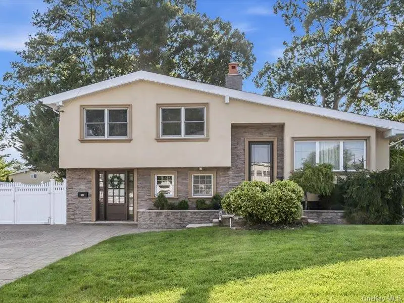 260 W 20th Street, Deer Park, NY 11729 - #1