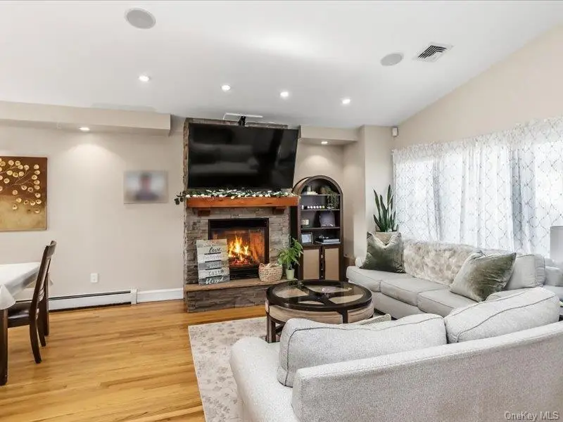 260 W 20th Street, Deer Park, NY 11729 - #3