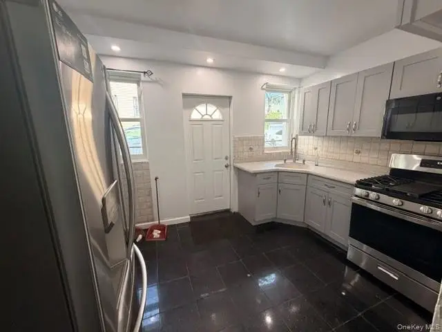 1041 E 216th Street, Bronx, NY 10469 - #3