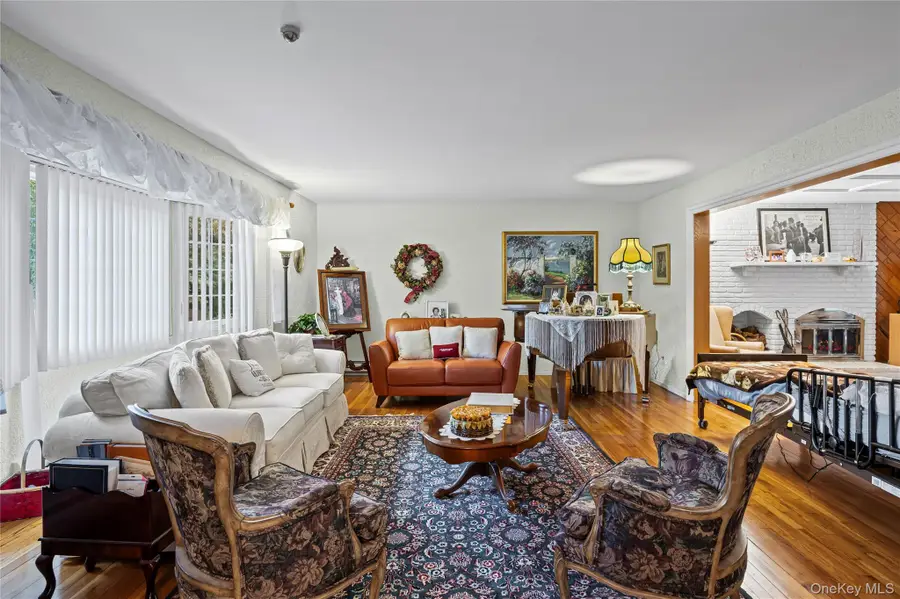 1 Jason Court, Dix Hills, NY 11746 - #3