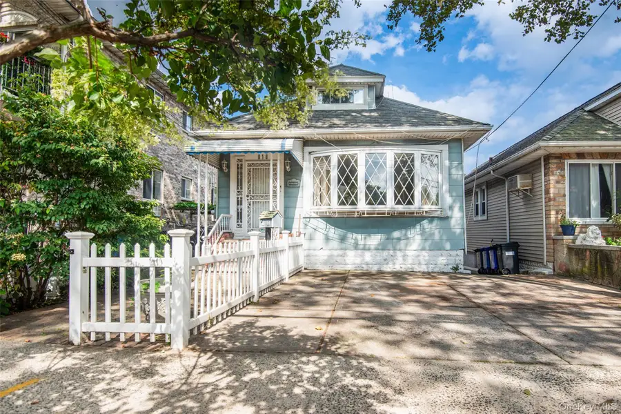 916 Hollywood Avenue, Bronx, NY 10465 - #2
