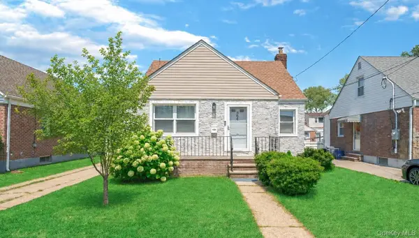 35 79th Avenue, New Hyde Park, NY 11040