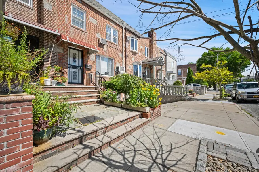 75-31 Furmanville Avenue, Middle Village, NY 11379 - #2