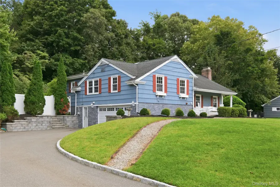 4 Honey Lane W, Miller Place, NY 11764 - #2