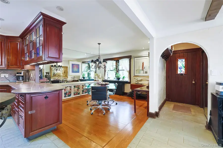 3 Crestwood Place, Great Neck, NY 11024 - #2