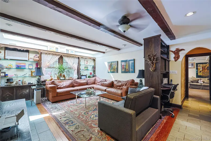 3 Crestwood Place, Great Neck, NY 11024 - #3