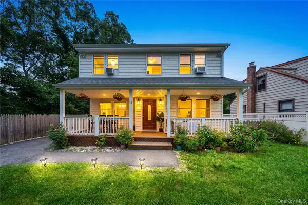 18 Ormond Place, Shirley, NY 11967