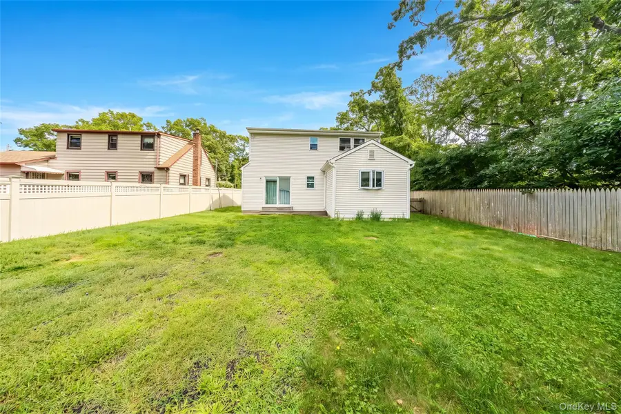 18 Ormond Place, Shirley, NY 11967 - #2