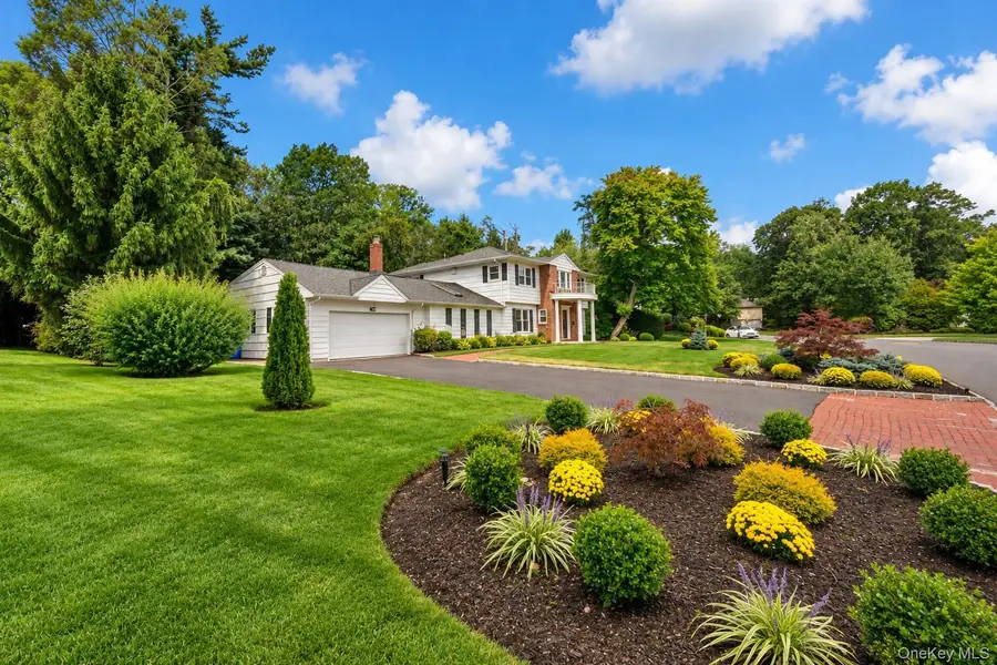 20 Chestnut Drive, East Hills, NY 11576 - #2