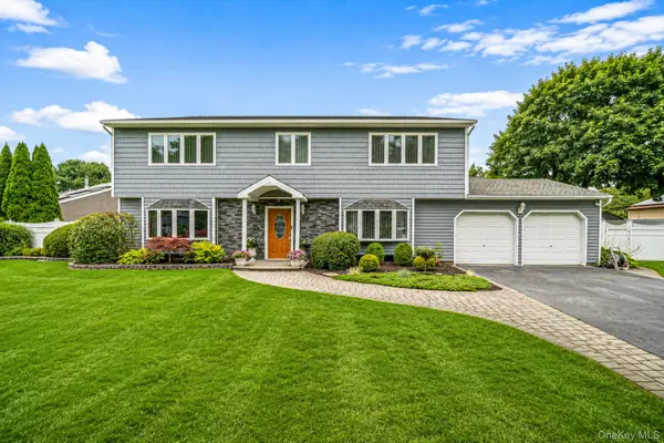 4 Loma Street, Medford, NY 11763