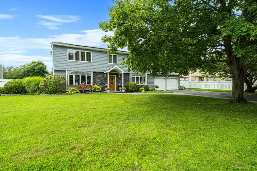 4 Loma Street, Medford, NY 11763 - #3