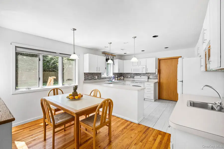 9 Hazelwood Avenue, Westhampton Beach, NY 11978 - #3