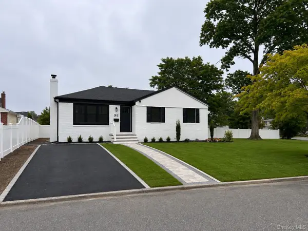 98 Beecher Road, North Babylon, NY 11703