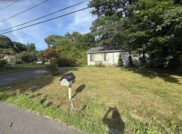 23 Lafayette Avenue, Mastic, NY 11950 - #3
