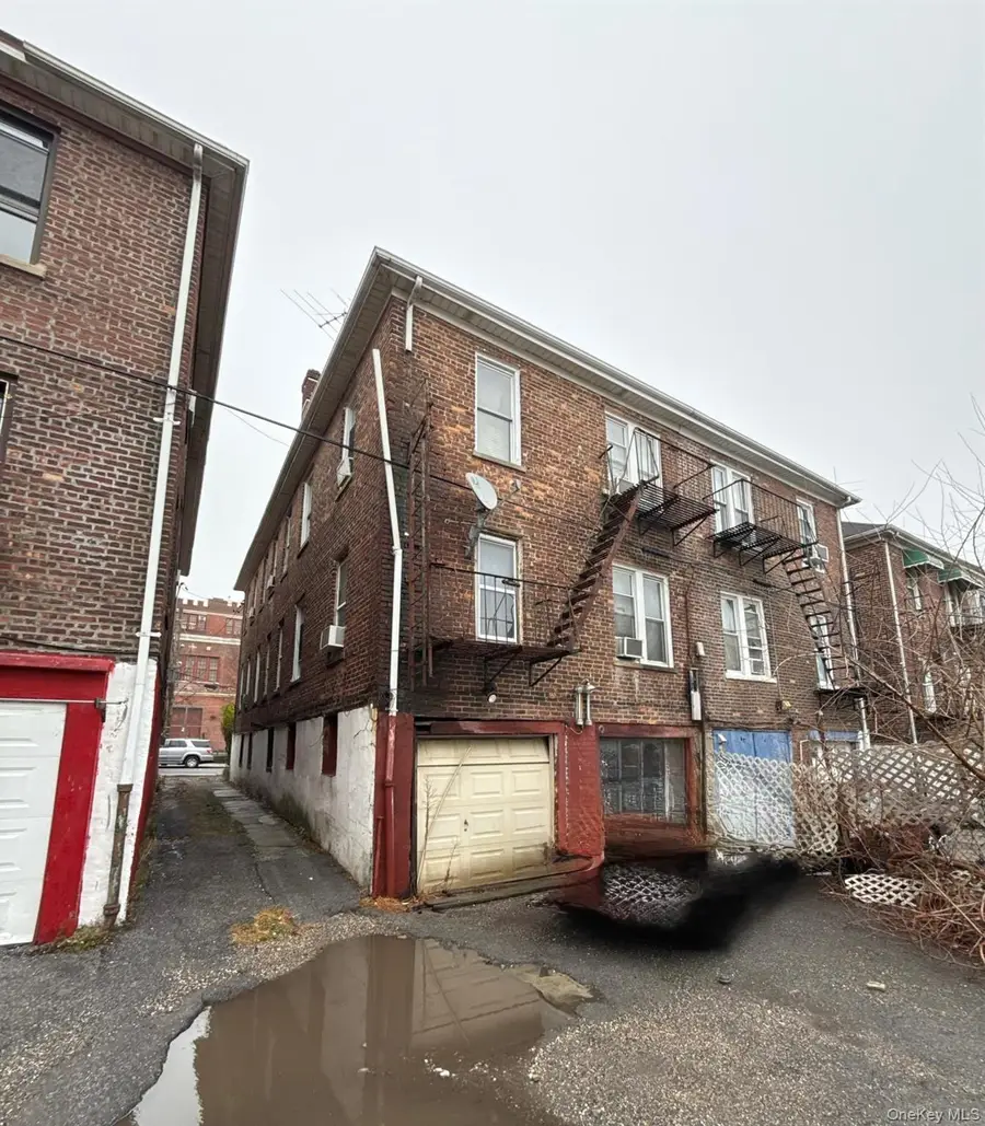 3583 Fish Avenue, Bronx, NY 10469 - #2