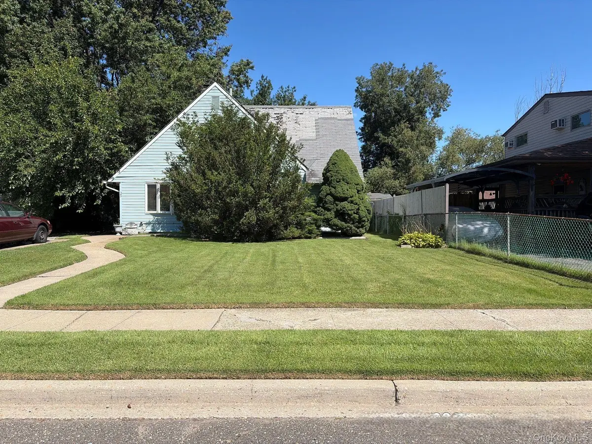 23 Saddler Lane, Levittown, NY 11756 - #1