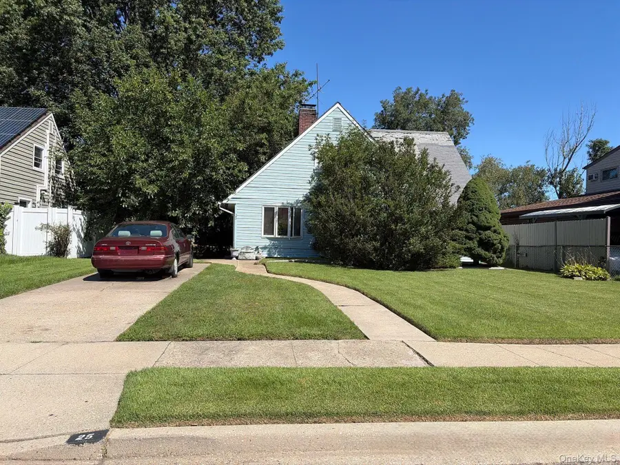 23 Saddler Lane, Levittown, NY 11756 - #3