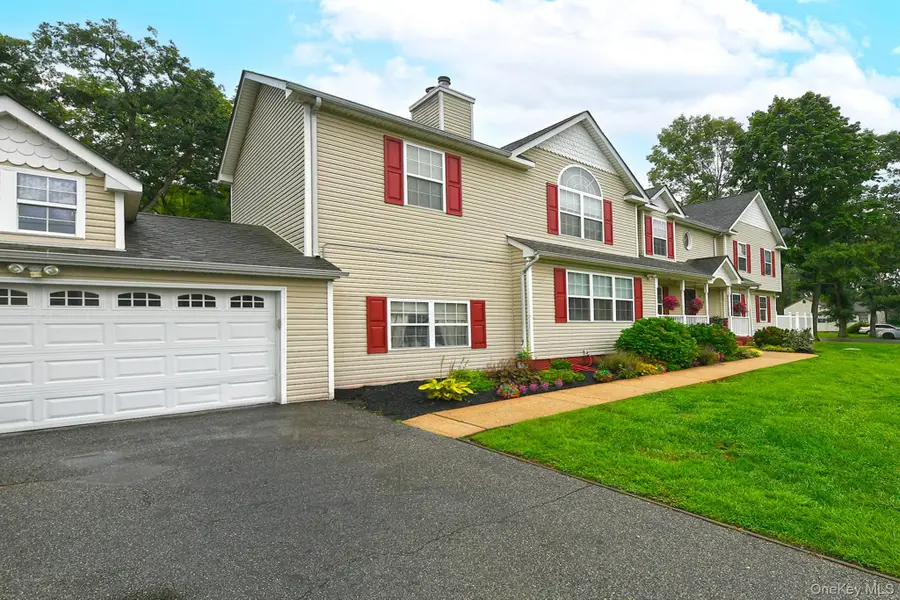 303 Westchester Avenue N, West Babylon, NY 11704 - #2