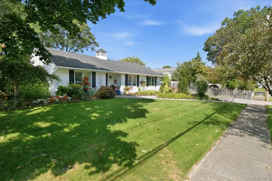 4 Fairlane Drive, Selden, NY 11784 - #3