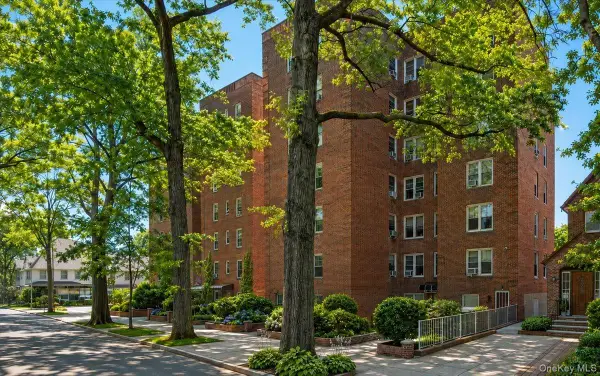 82-40 Austin Street #6B, Kew Gardens, NY 11415