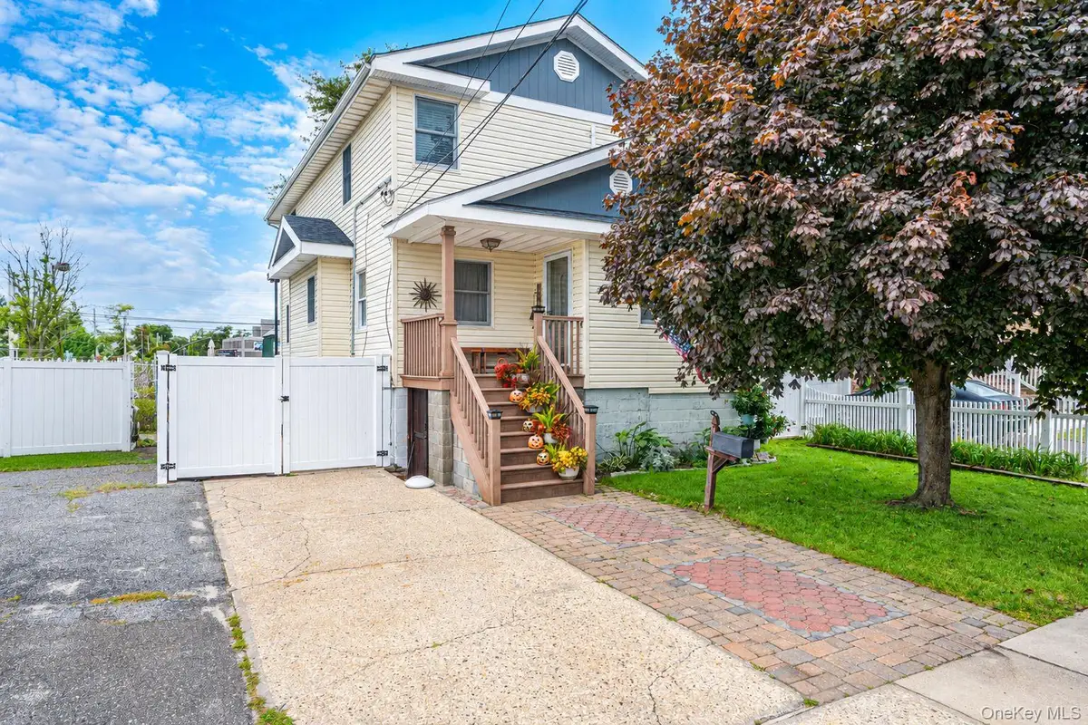 9 Perry Place, Lindenhurst, NY 11757 - #1
