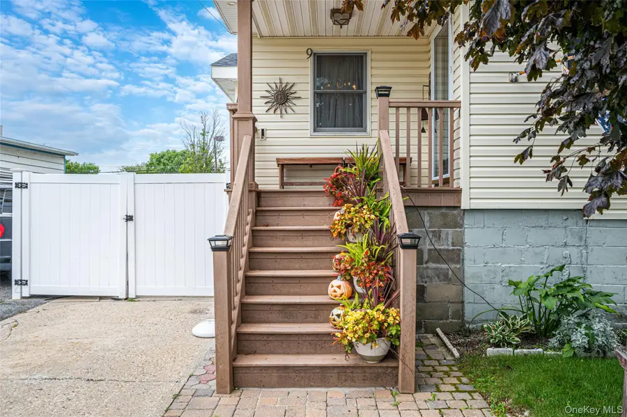 9 Perry Place, Lindenhurst, NY 11757 - #2