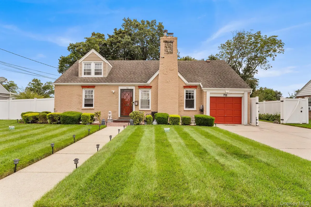 711 Charter Court, Uniondale, NY 11553 - #1