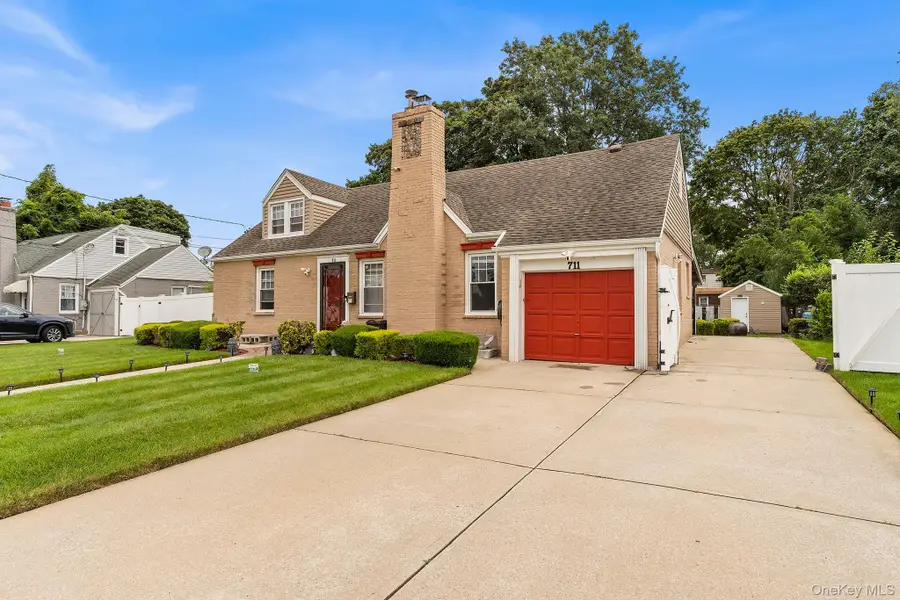 711 Charter Court, Uniondale, NY 11553 - #3