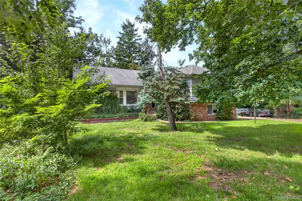 18 Pinewood Road, Manhasset, NY 11030