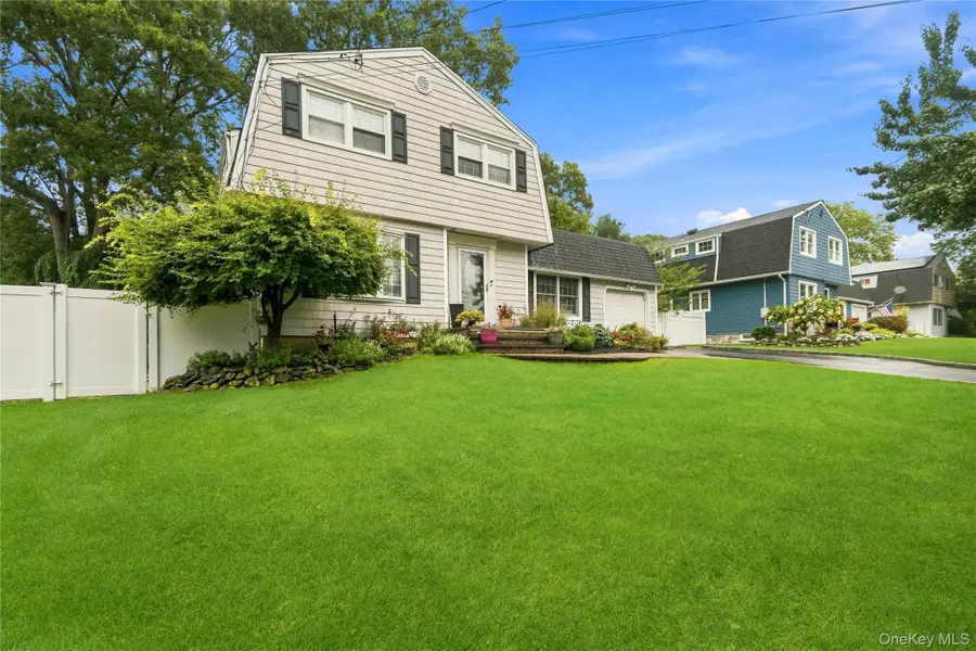 29 Hy Place, Lake Grove, NY 11755 - #2