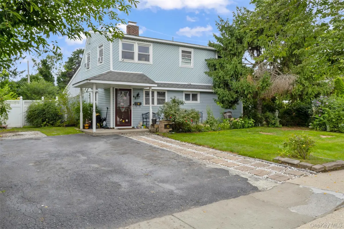 42 Mockingbird Lane, Levittown, NY 11756 - #1