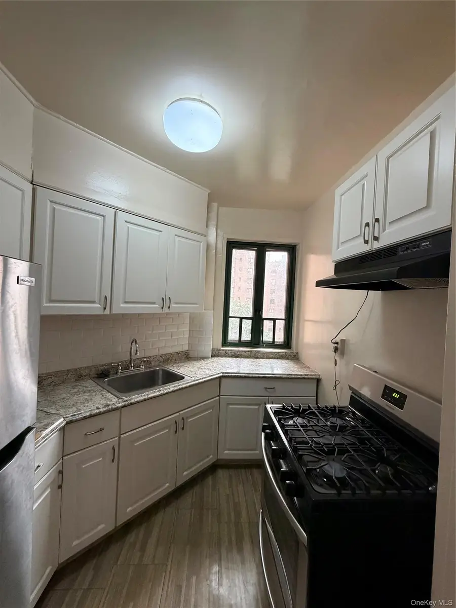 20 Metropolitan Oval #5E, Bronx, NY 10462 - #3
