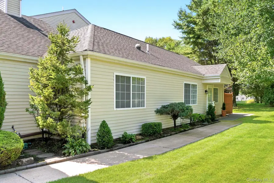 156 Farm House Court, Manorville, NY 11949 - #2