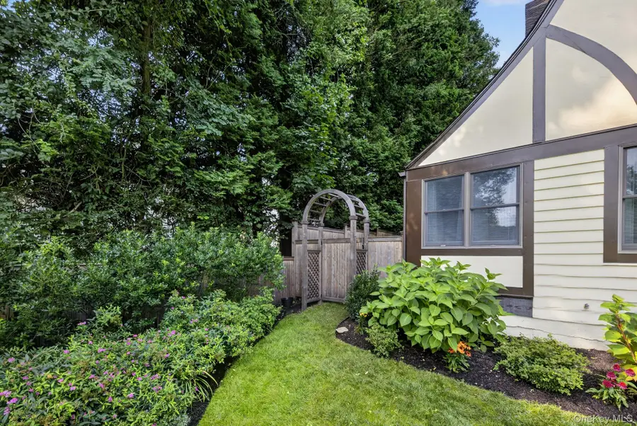 14 S Longfellow Street, Hartsdale, NY 10530 - #3