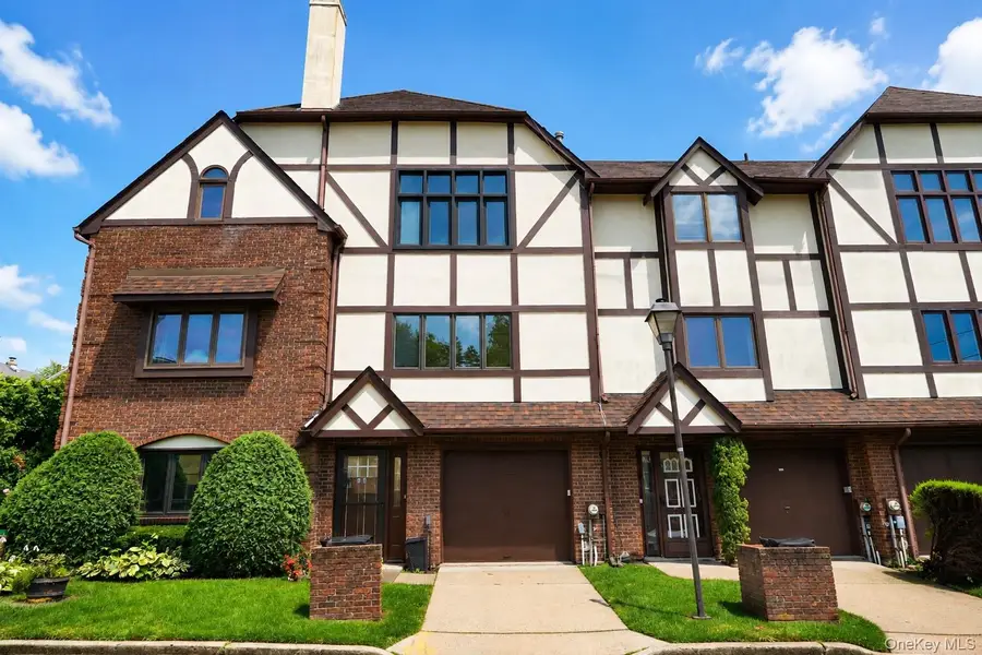 16 Fox Hunt Court, Staten Island, NY 10301 - #2