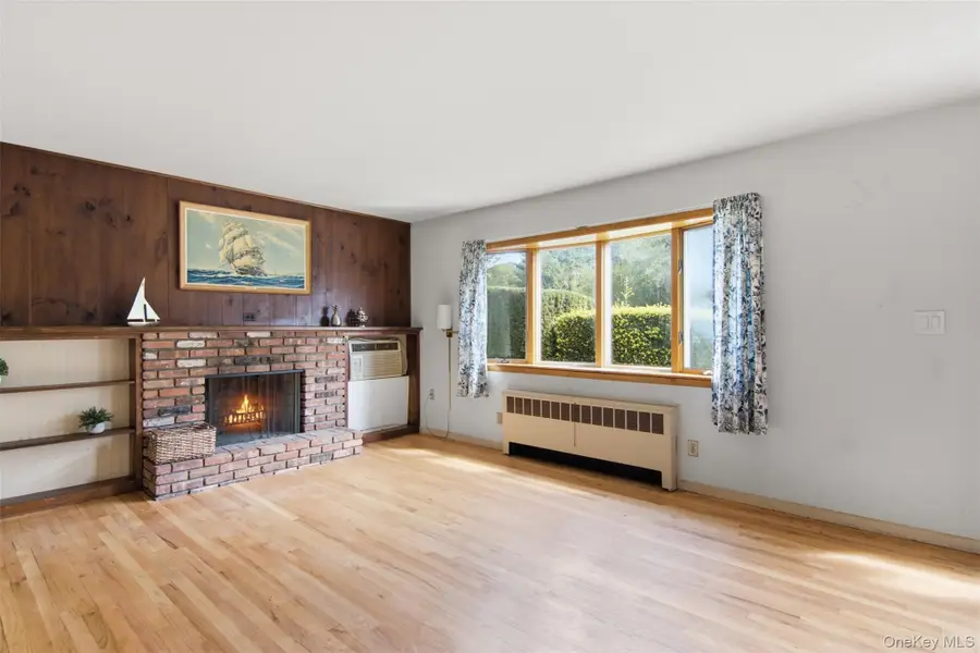 27 E 17th Street, Huntington Station, NY 11746 - #3