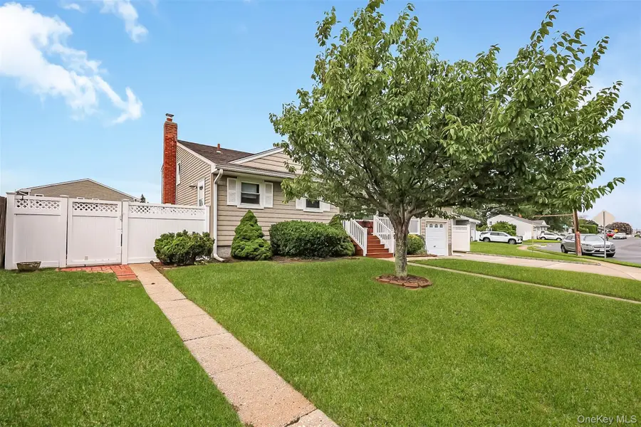 70 Prairie Lane, Lindenhurst, NY 11757 - #2