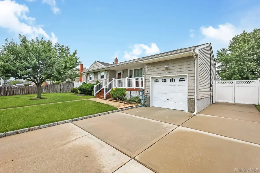 70 Prairie Lane, Lindenhurst, NY 11757 - #3