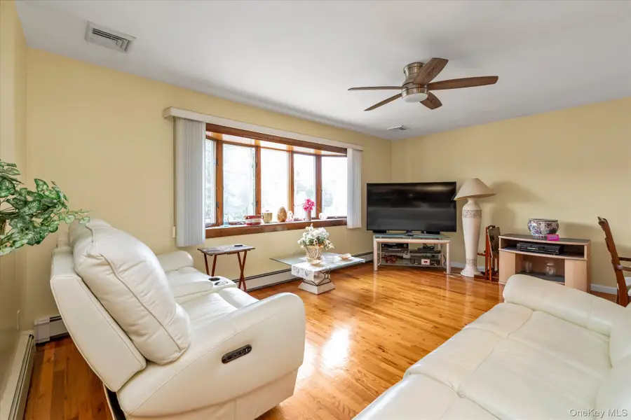 14 Edwards Place, Valley Stream, NY 11580 - #3