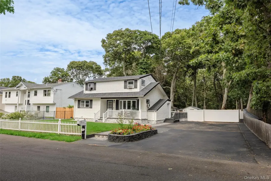 65 Carr Lane, Coram, NY 11727 - #3
