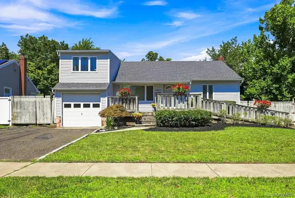3905 Clove Court, Seaford, NY 11783