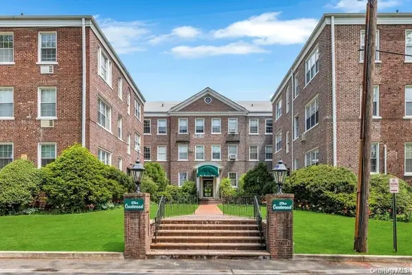 1 Meadow Drive #3-C, Woodmere, NY 11598